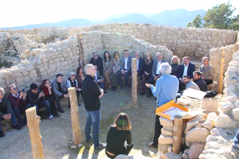La Alcaldesa y el ministro de Cultura visitan La Almoloya (Pliego), uno de los yacimientos ms importantes de la cultura argrica