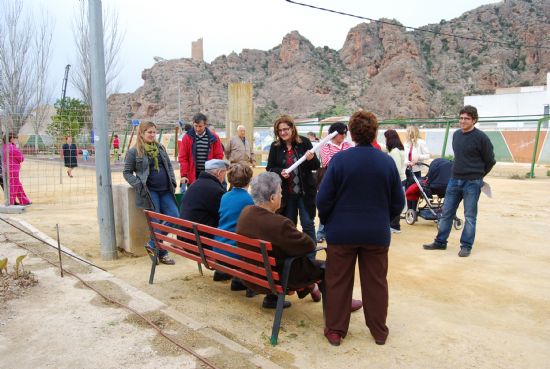 Los vecinos del Jardn de Miguel de Cervantes contemplan con satisfaccin la nueva remodelacin del parque