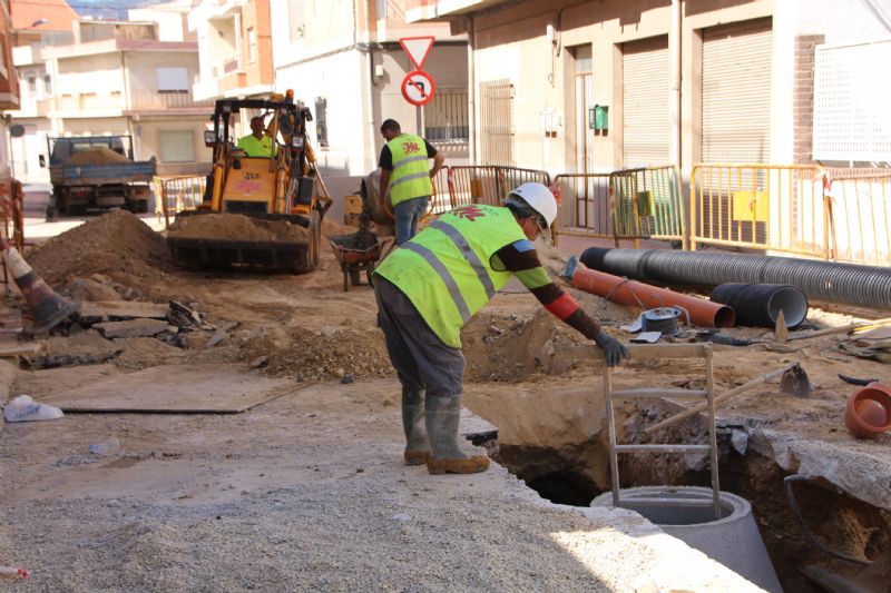 El Ayuntamiento acta de emergencia para reponer el servicio de saneamiento en la calle Roque Snchez Javaloy