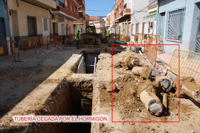 El Ayuntamiento acta de emergencia para reponer el servicio de saneamiento en la calle Roque Snchez Javaloy