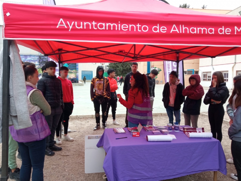 Los institutos del municipio instalan nuevos Puntos Violeta en colaboración con la concejalía de Igualdad