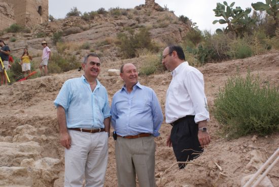 El delegado del Gobierno visita el Castillo de Alhama en cuya restauración se aplicará el uno por ciento cultural 