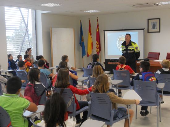 Las II Jornadas de Polica Local continan con la visita de alumnos del Gins Daz San Cristbal 