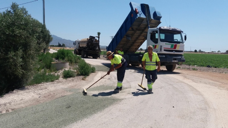El Ayuntamiento repara los tramos ms deteriorados del camino de la Pola
