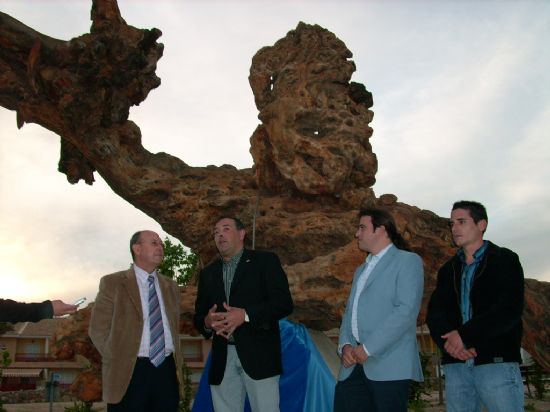 Inauguracin de la escultura en el jardn de El Ral