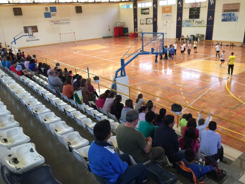 Nueva jornada de deporte escolar en el pabelln Adolfo Surez