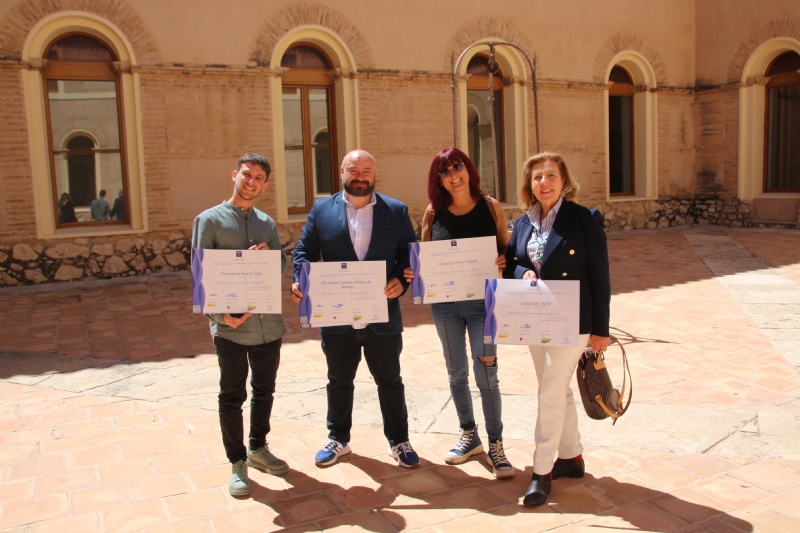El Ayuntamiento de Alhama de Murcia recibe el reconocimiento a empresas locales, la oficina de Turismo y el Museo Arqueolgico Los Baos con el distintivo SICTED