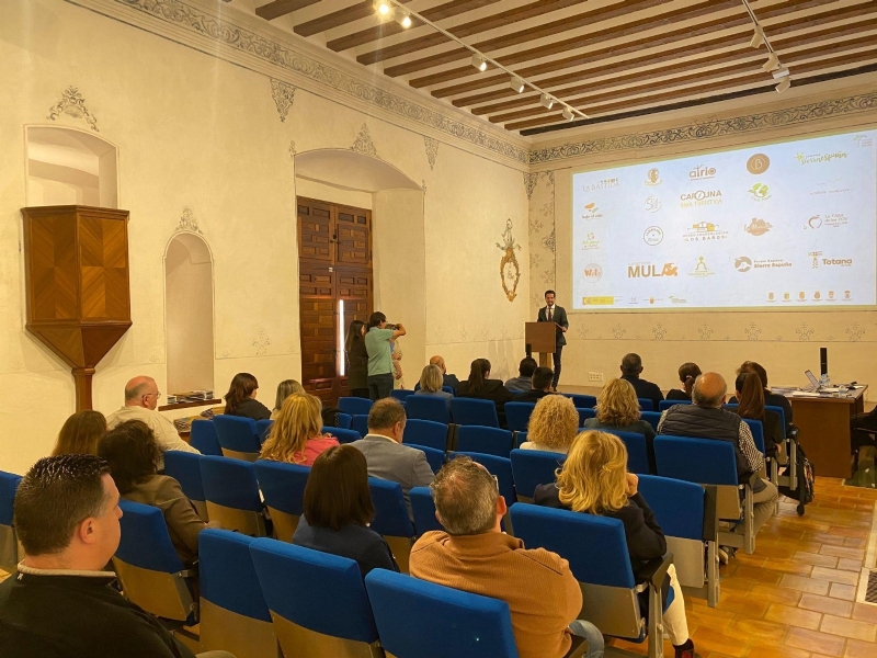 El Ayuntamiento de Alhama de Murcia recibe el reconocimiento a empresas locales, la oficina de Turismo y el Museo Arqueolgico Los Baos con el distintivo SICTED