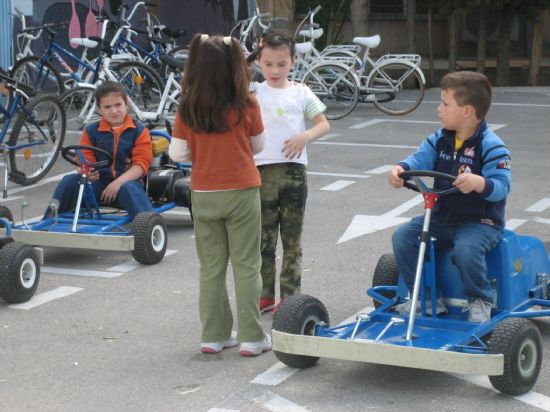 Los niños de las pedanías visitan el Parque Infantil de tráfico