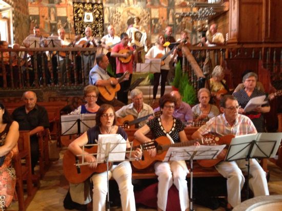 El Taller de Guitarra, Laúd y Bandurria despide el curso cantando una misa en La Santa 