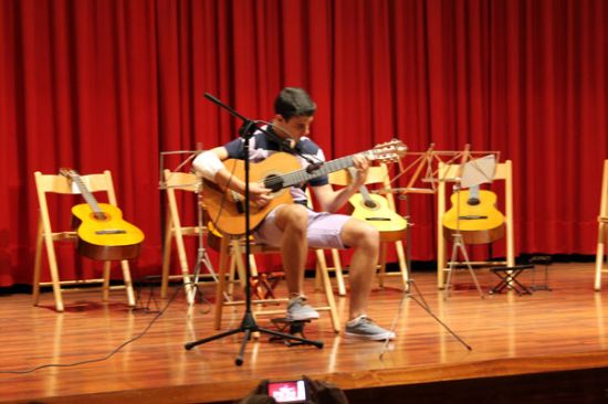 La Escuela de Msica termina sus audiciones con la interpretacin de los alumnos de guitarra 