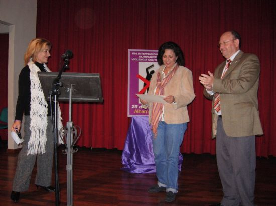 Alejandra Romero logra el premio de diseos de carteles para difundir el Da de la Mujer