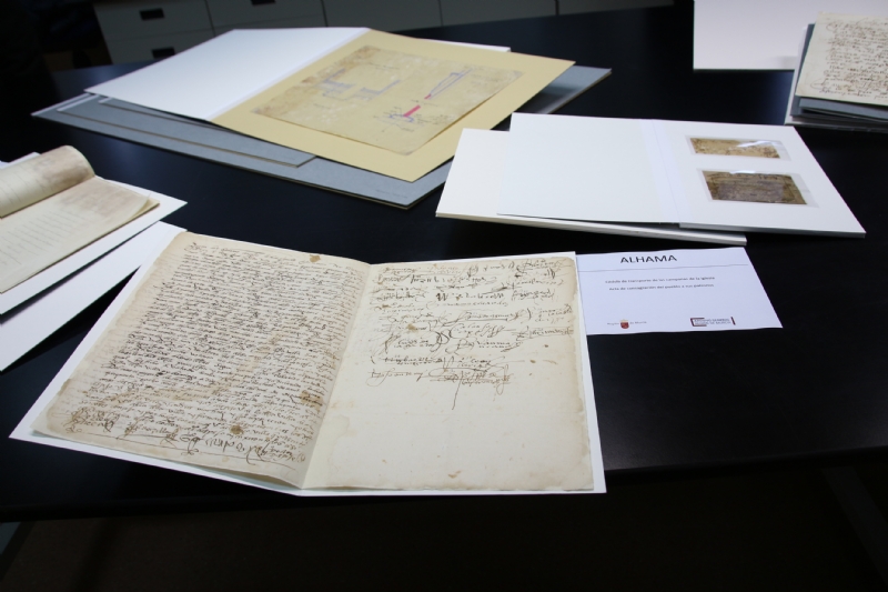 Alhama restaura dos documentos histricos a travs del Archivo General de la Regin 
