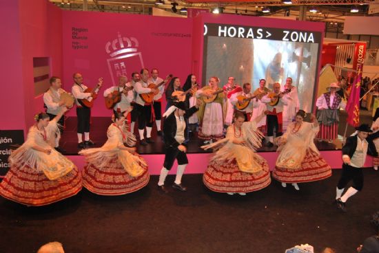 Actuacin del Grupo de Coros y Danzas Virgen del Rosario de Alhama de Murcia en el XXX Festival Folklrico de los Pueblos del Mundo organizado por FITUR