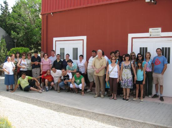 Los voluntarios municipales visitan el Centro Ocupacional Las Salinas en una jornada de convivencia
