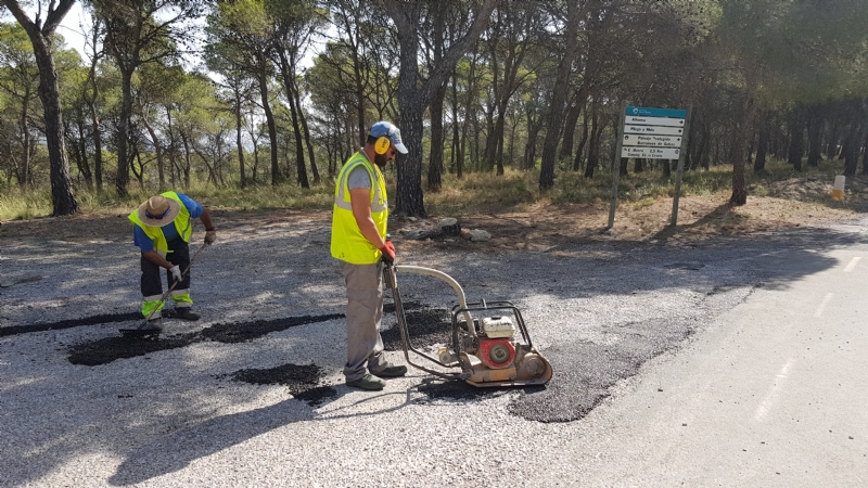 Arreglo urgente de baches en la carretera de las Cuestas del Marqus
