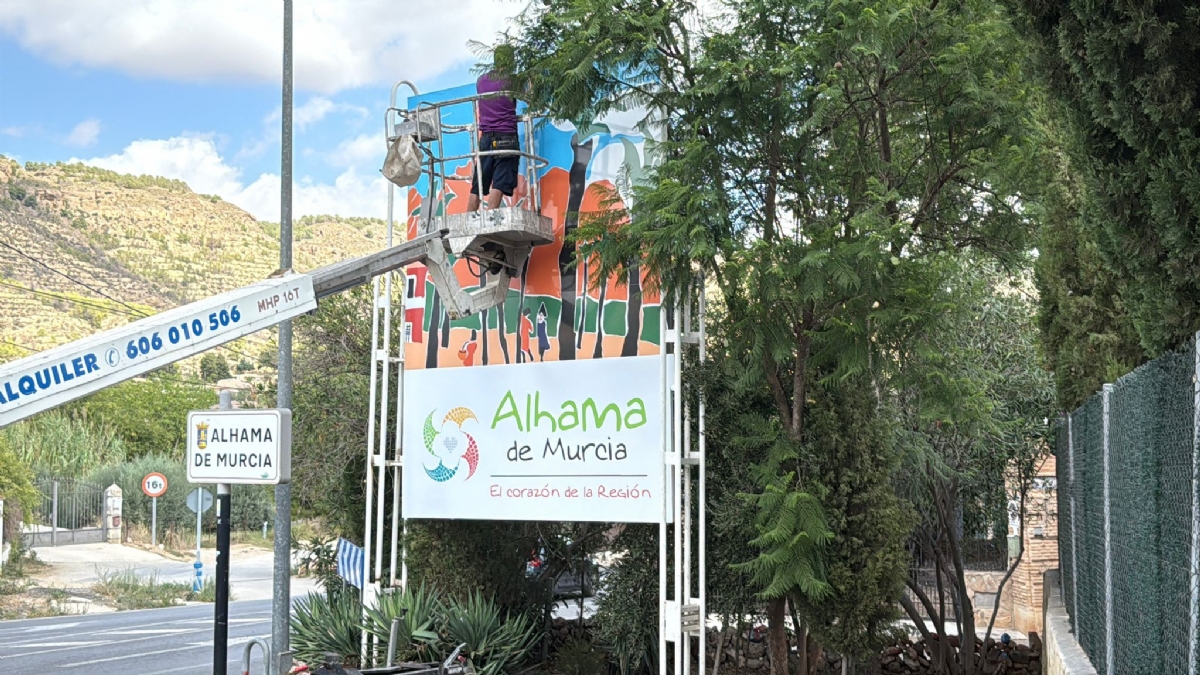 Alhama renueva los paneles de bienvenida en los accesos al municipio