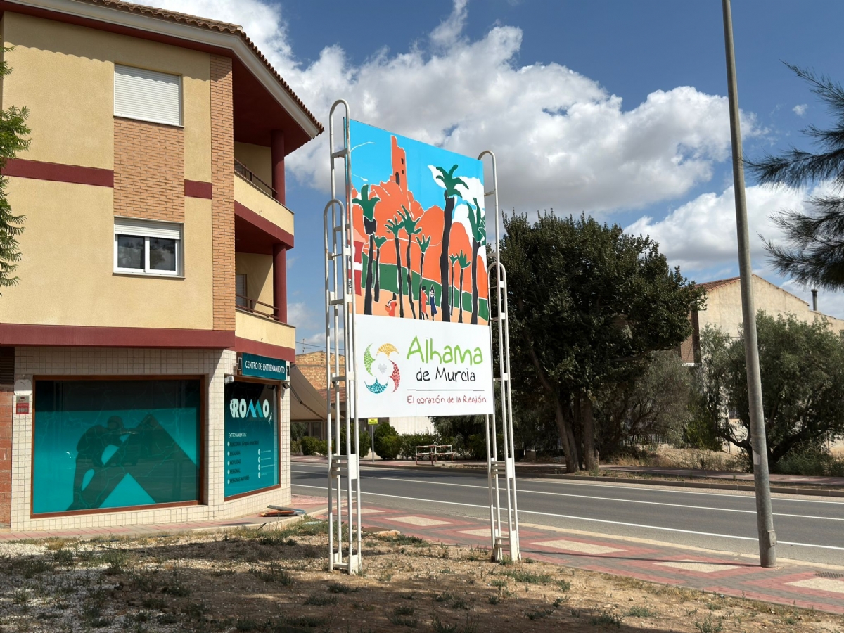 Alhama renueva los paneles de bienvenida en los accesos al municipio