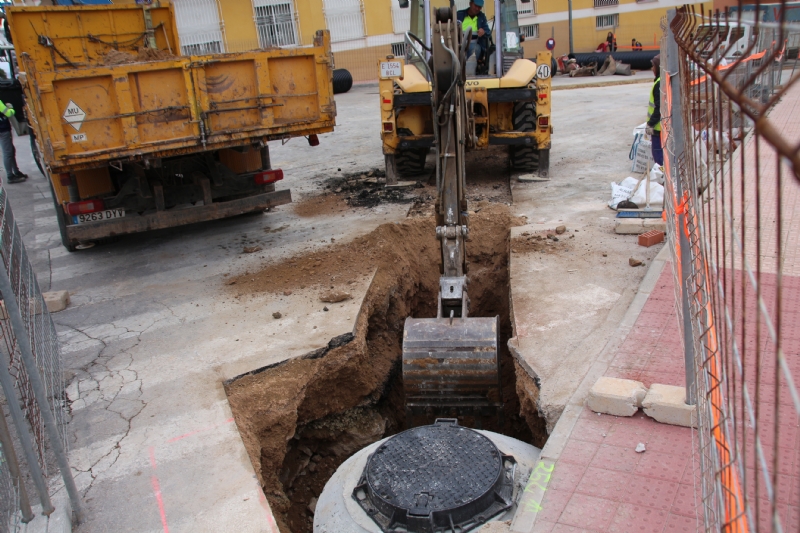 Obras de mejora de las redes en calle Salzillo y Alqueras