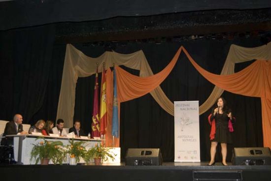 La cantante alhamea Mara Carpes pasa a la final nacional de Festival Nacional de Artistas Noveles 