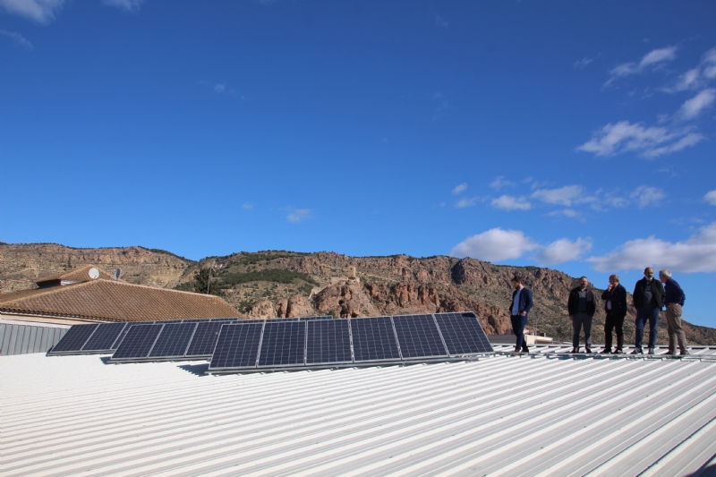 El Ayuntamiento instalar placas solares fotovoltaicas en todos los centros educativos y deportivos