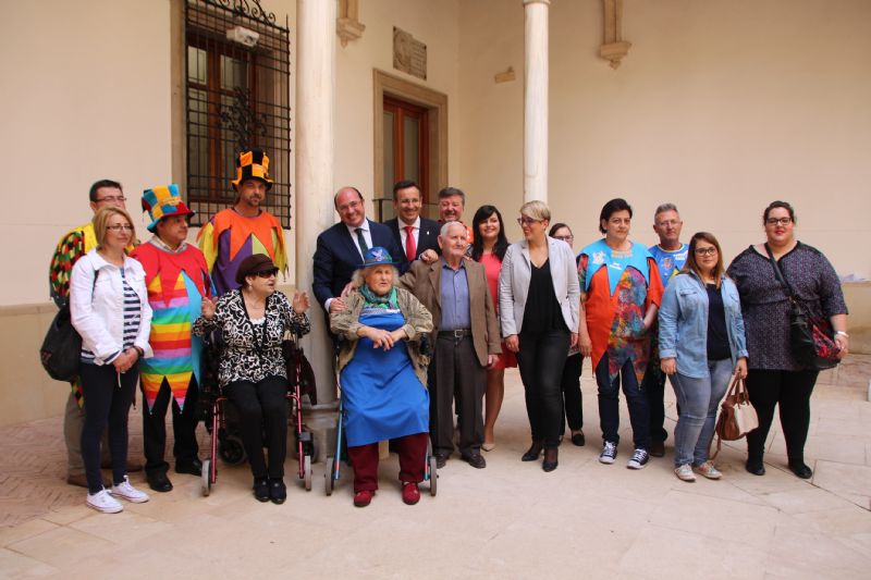 Inaugurada la exposición sobre Los Mayos en el Palacio de San Esteban