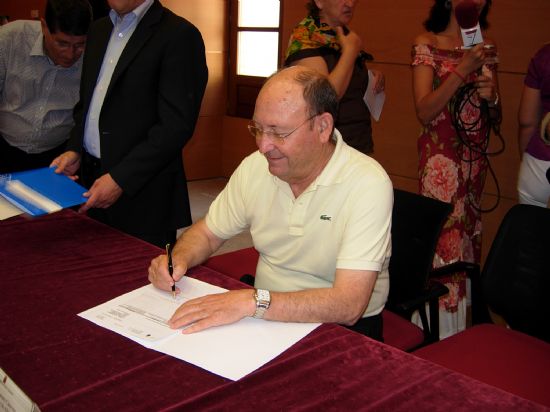 El Ayuntamiento de Alhama ha firmado un convenio con la Consejera de Poltica Social para la construccin de un Centro de Atencin a la Infancia 