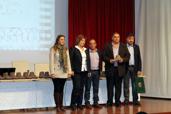 La Agrupación Deportiva Leiva entrega trofeos de agradecimiento a entidades y personas que han colaborado en sus 25 años