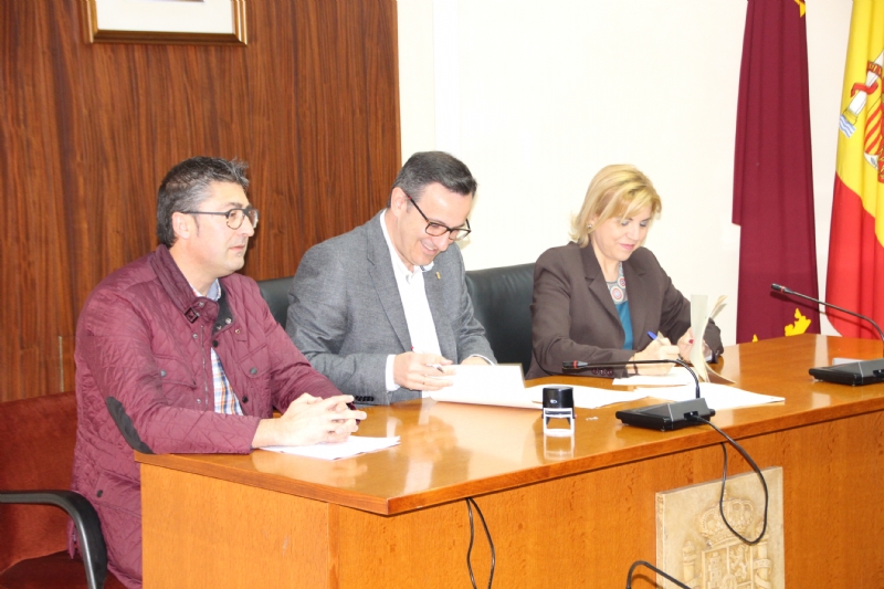 El Ayuntamiento firma un convenio con la Comunidad Autónoma para atender a personas dependientes