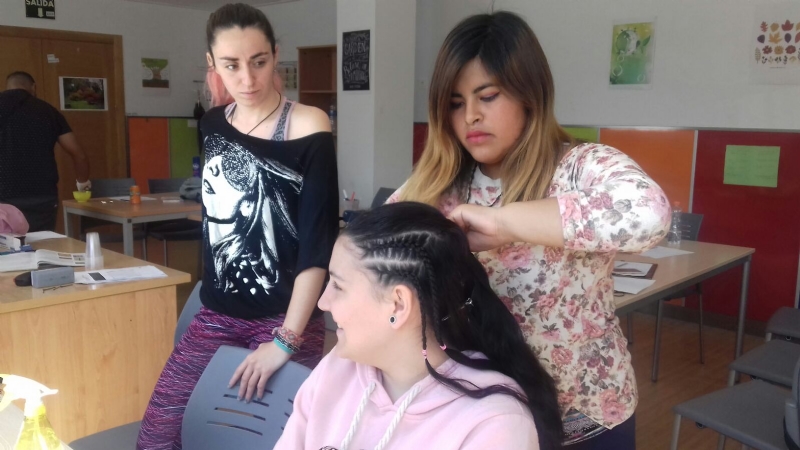 Jóvenes del proyecto Labor 2.0 reciben formación en peluquería y hostelería