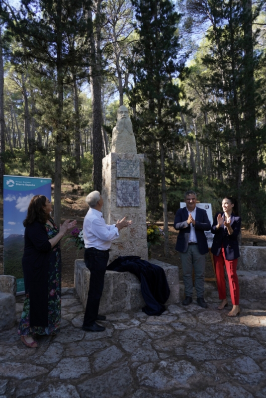 El Ayuntamiento de Alhama de Murcia celebra el centenario de Ricardo Codornu con la restauracin de su busto en Sierra Espua