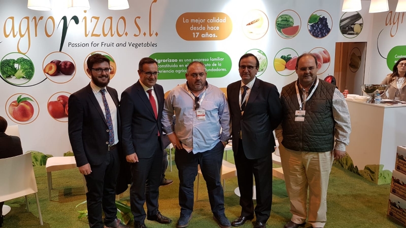 El Ayuntamiento muestra en Madrid su apoyo a las empresas hortofrutícolas de Alhama