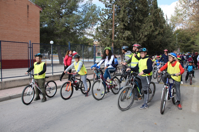 Cerca de 200 participantes en la III Marcha ciclista solidaria del CEIP Gins Daz - San Cristbal