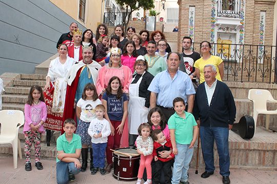 El grupo Coros y Danzas Virgen del Rosario puso msica al Da del Libro