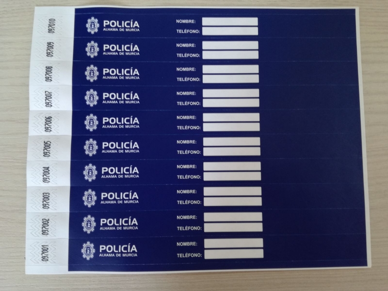 El Ayuntamiento repartir pulseras para localizar a los padres de nios extraviados a travs de Polica Local
