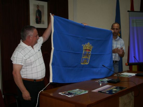 El alcalde, Juan Romero, recibe en el Ayuntamiento a los equipos del Club Escuela de Fútbol de Alhama que han ascendido de categoría