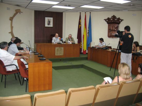 Alhama ya es Sede de la Universidad de Murcia gracias a la firma de un convenio entre el rector de la entidad y el alcalde del municipio