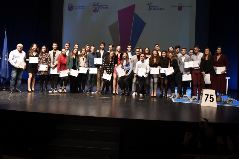 La VIII Gala del Atletismo Murciano reconoce el trabajo de deportistas locales y Ayuntamiento