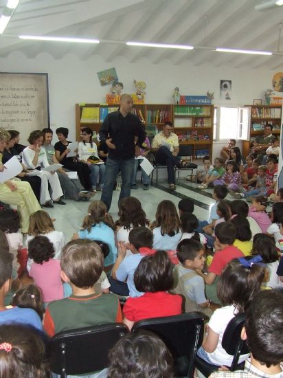Los profesores del Prncipe de Espaa despiden el programa de cuenta cuentos de la Biblioteca Infantil 