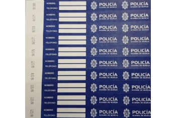Policía Local repartirá pulseras para evitar que los niños se pierdan durante el pasacalles de Corremayos