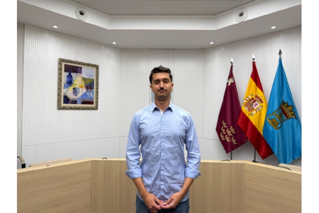 Los comerciantes de la Plaza de Abastos estrenarán persianas motorizadas antes de final de año