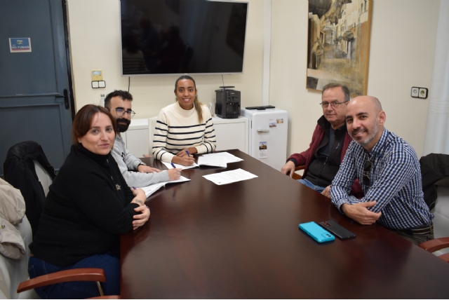 Firma del convenio de colaboración entre el Ayuntamiento y la Asociación Vihsibles