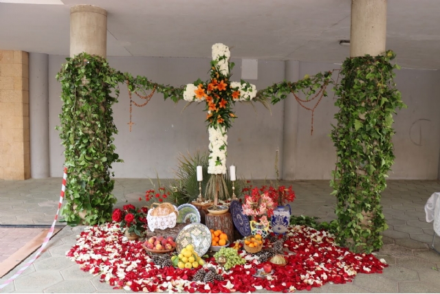 Creatividad y tradición se dan cita en el Concurso de Cruces 2025