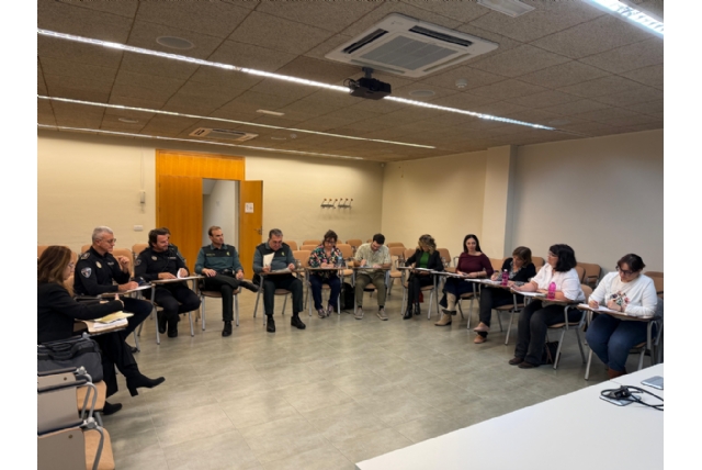 Instituciones locales de Alhama evalúan las actuaciones policiales en materia de violencia de género