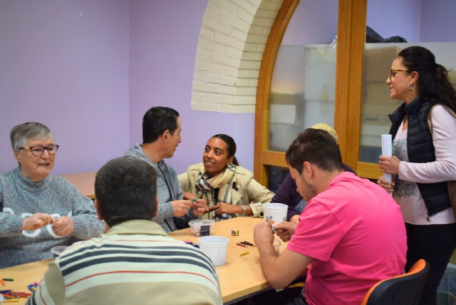Los usuarios del Centro de Día de Las Salinas estrenan un espacio más amplio, accesible y lleno de vida