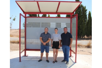 Inaugurada la nueva parada de autobús en Las Cañadas