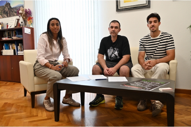 El Ayuntamiento y la Asociación Músico-Cultural Ecléptica firman el convenio para ‘El Zebadero 7.0’