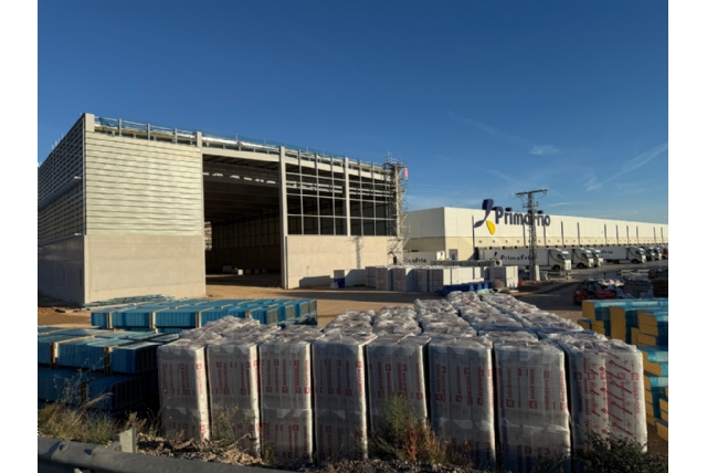 Tres empresas amplían su actividad en Alhama con nuevas inversiones industriales