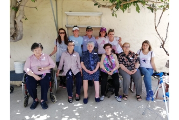Los usuarios del centro de día de personas mayores visitan la Fundación Cavalli