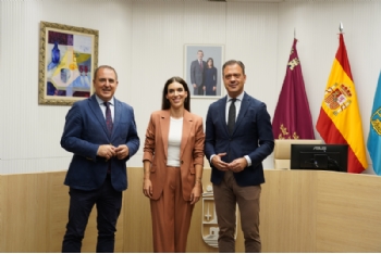 Alhama de Murcia recibirá casi 600.000 euros de la Comunidad para un nuevo Centro de Atención Temprana y la remodelación de las piscinas municipales